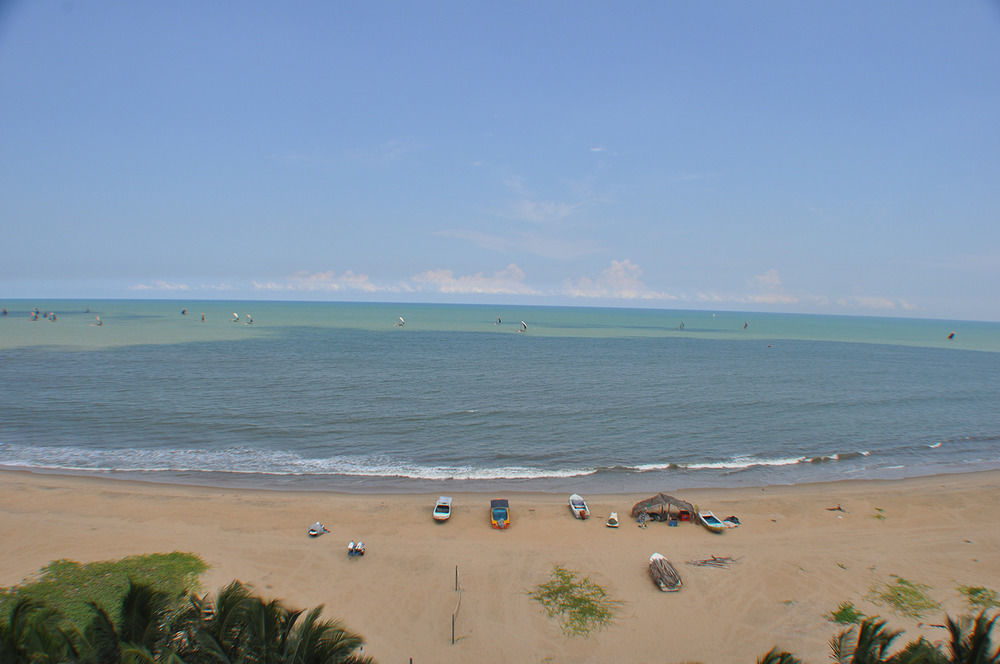 Beacon Beach Hotel נגומבו מראה חיצוני תמונה