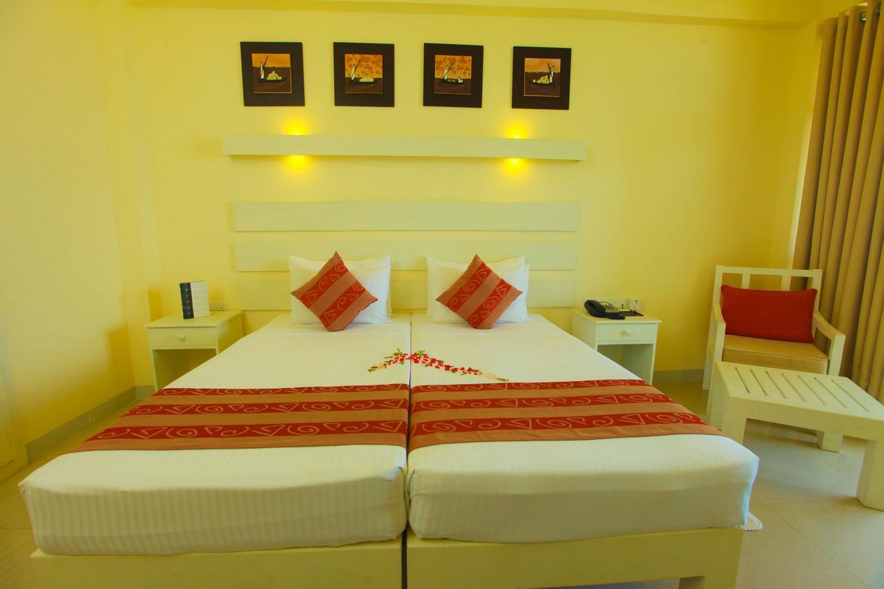 Beacon Beach Hotel נגומבו מראה חיצוני תמונה