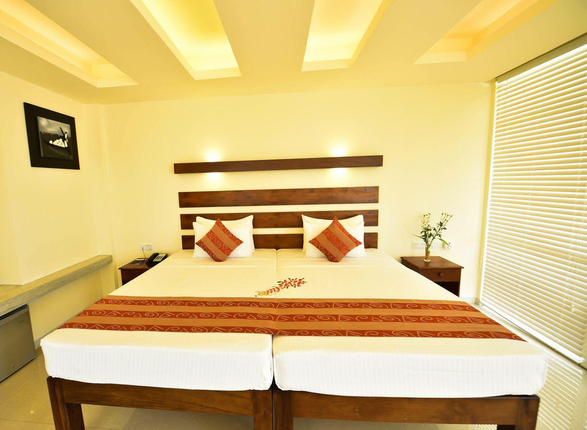 Beacon Beach Hotel נגומבו מראה חיצוני תמונה