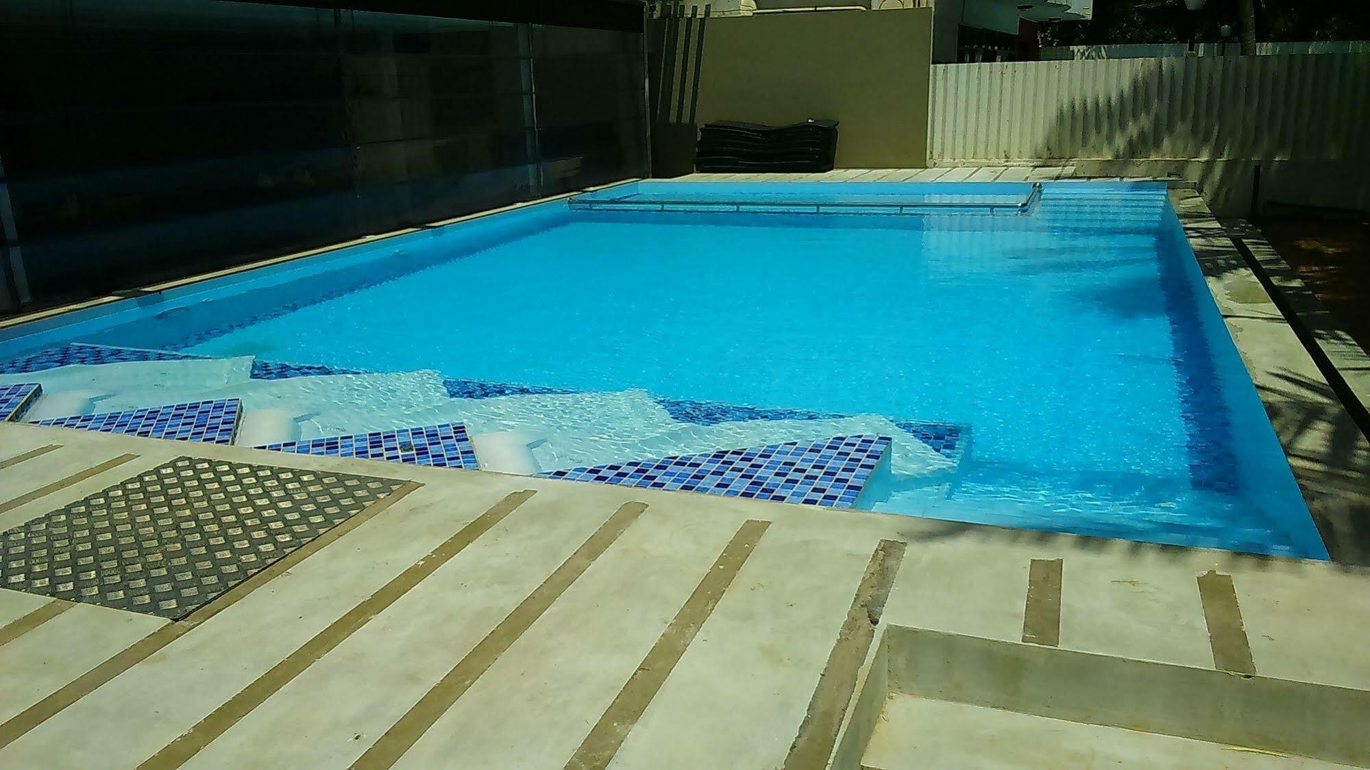 Beacon Beach Hotel נגומבו מראה חיצוני תמונה