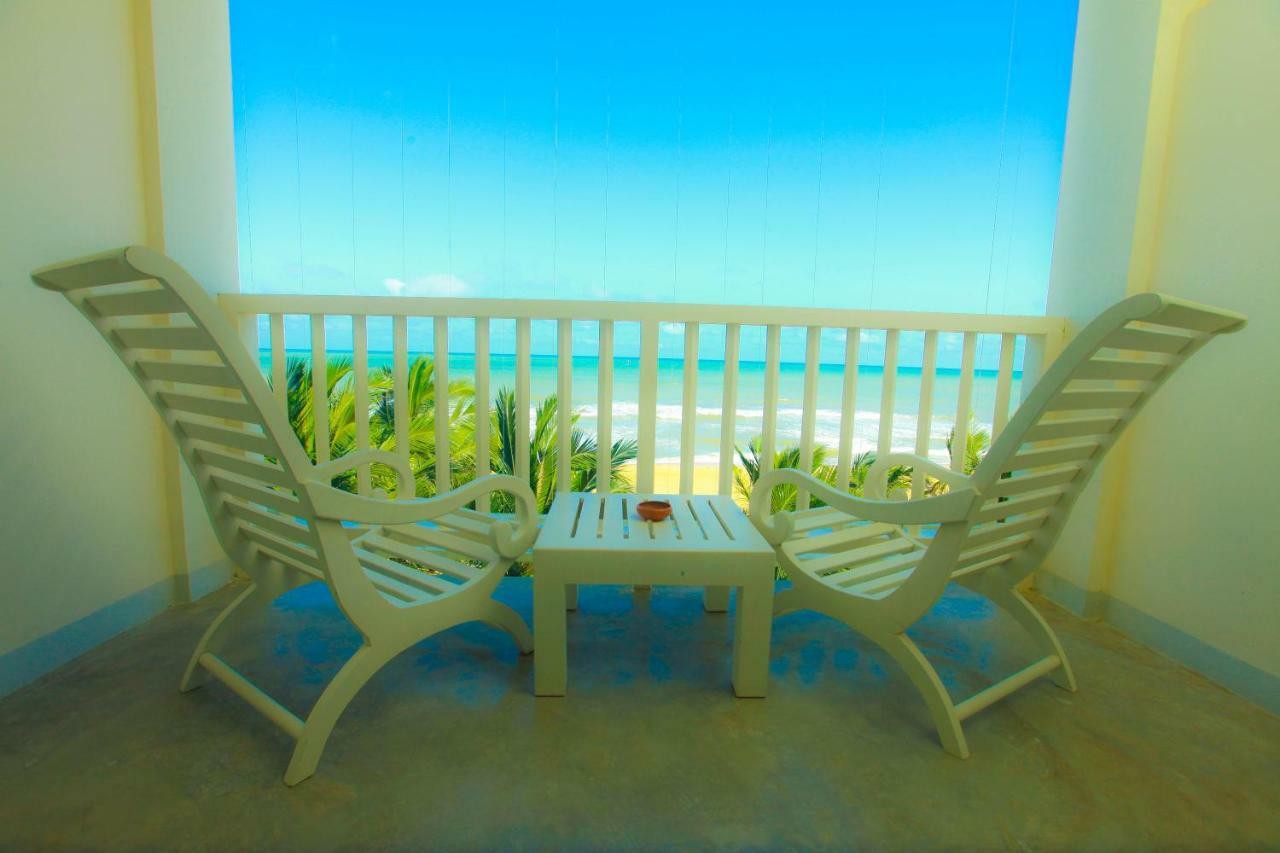 Beacon Beach Hotel נגומבו מראה חיצוני תמונה